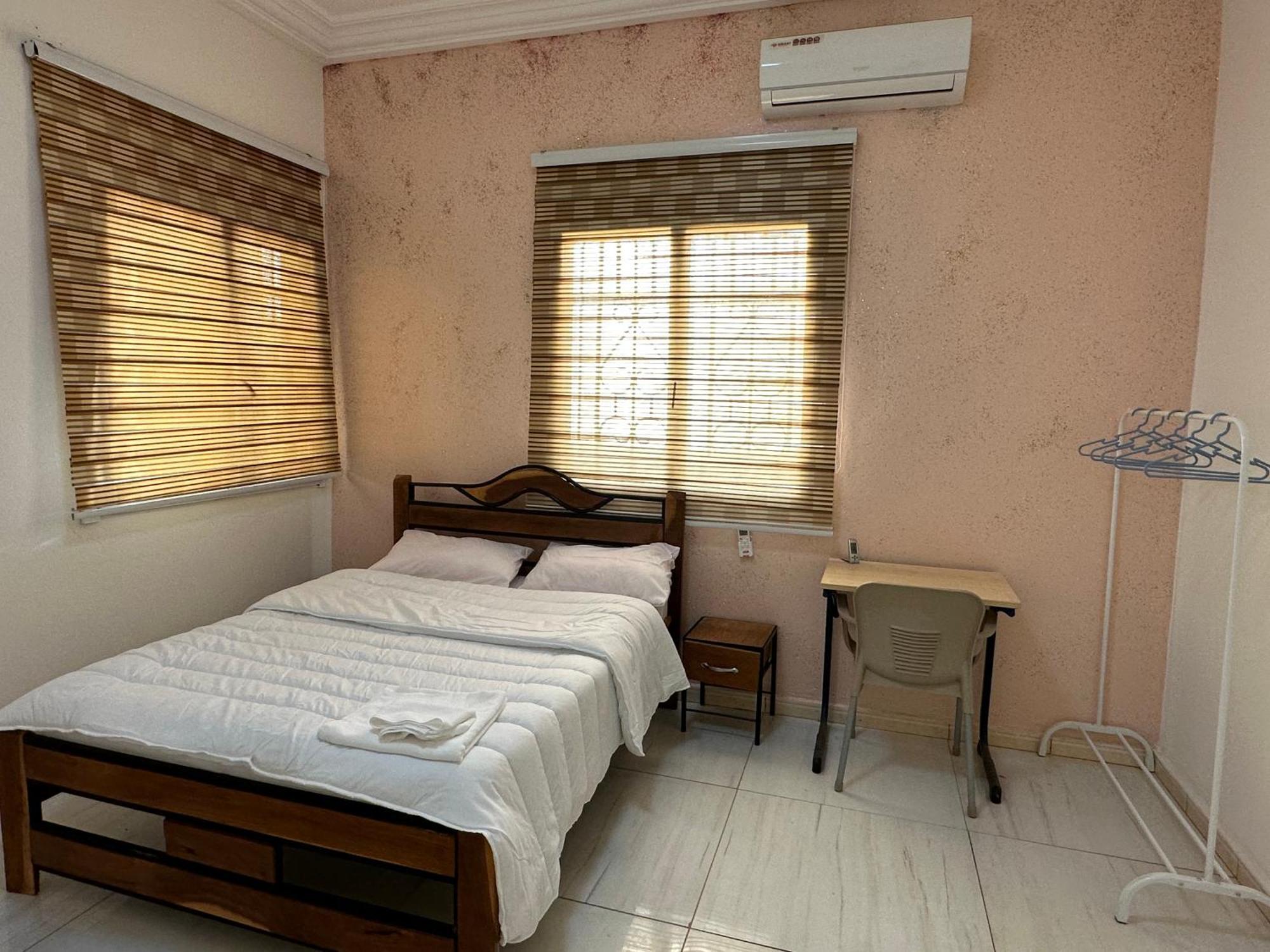 Residences Primis Thies - Appartements Et Chambres Esterno foto